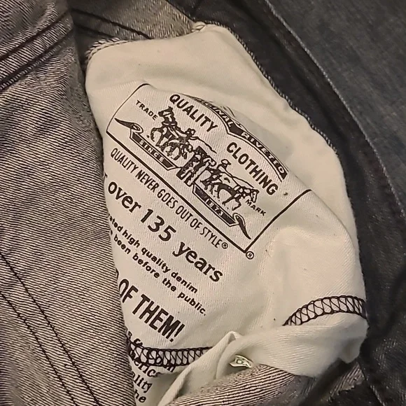 LIKE NEW Levi's 559 Relaxed Straight Medium Wash Mens Jeans - Picture 9 of 14